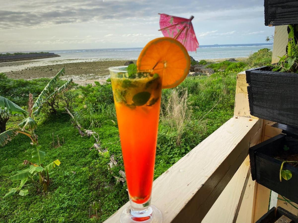 Ken'S Beachfront Cafe & Lodge, Bl2, Oceanfront And Free Canoe Rental Onna Dış mekan fotoğraf